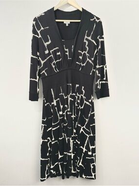 Talbots Geometric-Print Midi Dress Size Medium Black V-Neck 3/4 Sleeves Workwear
